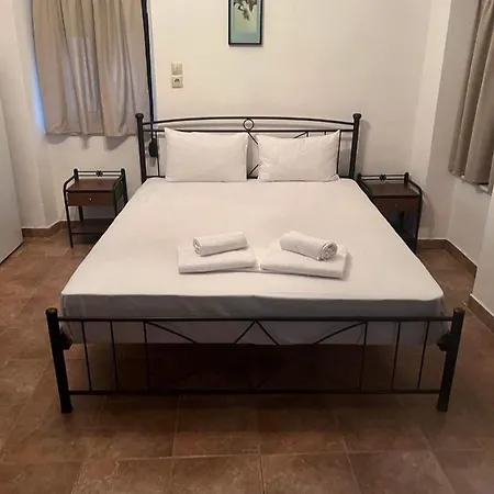 Torre Di Maina Holiday home Charouda