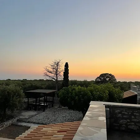 Torre Di Maina Ferienhaus Charouda