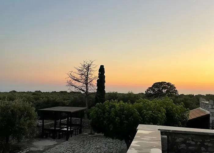 Torre Di Maina Ferienhaus Charouda